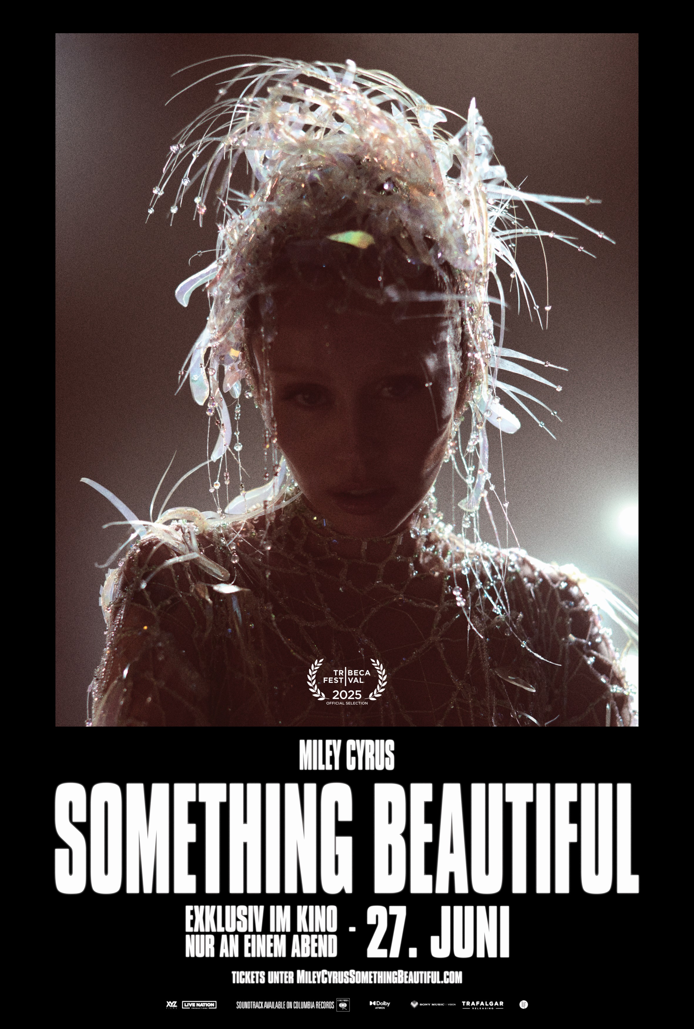 Filmplakat des Titels „MILEY CYRUS: SOMETHING BEAUTIFUL”