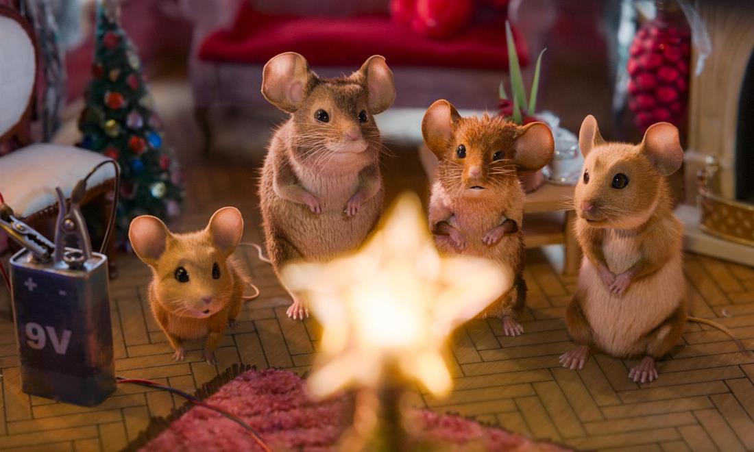 Szene aus dem Film „MISSION: MÄUSEJAGD - CHAOS UNTERM WEIHNACHTSBAUM”