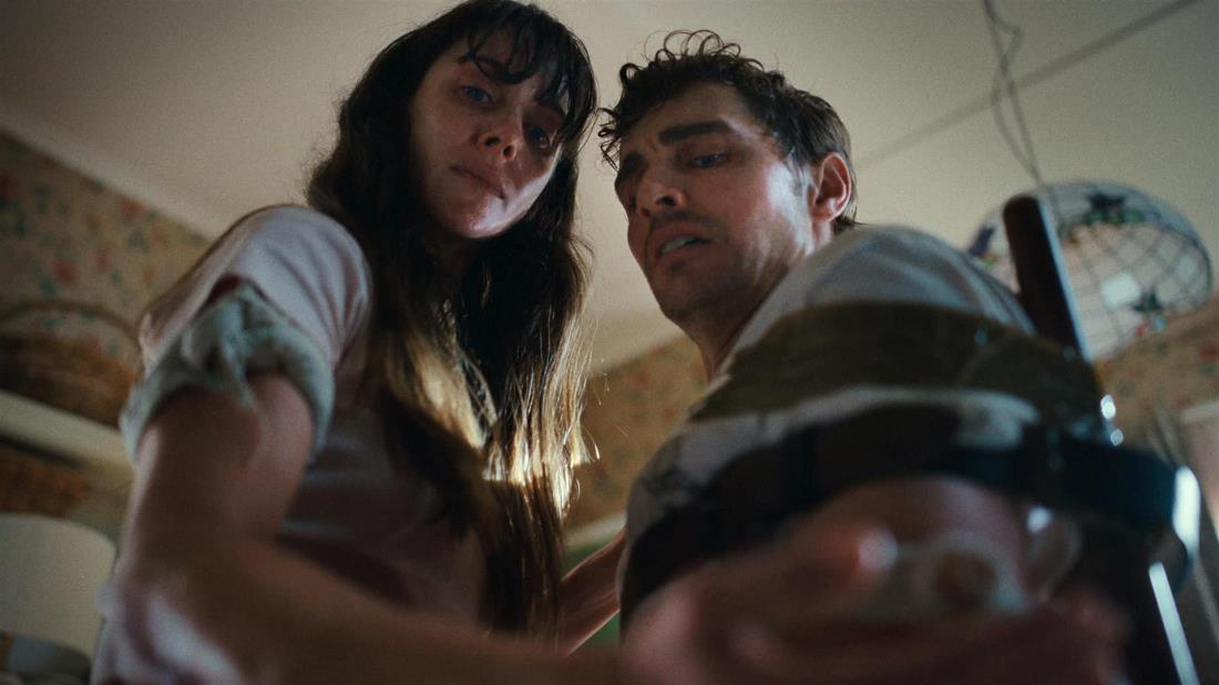 Szene aus dem Film „TOGETHER - UNZERTRENNLICH”