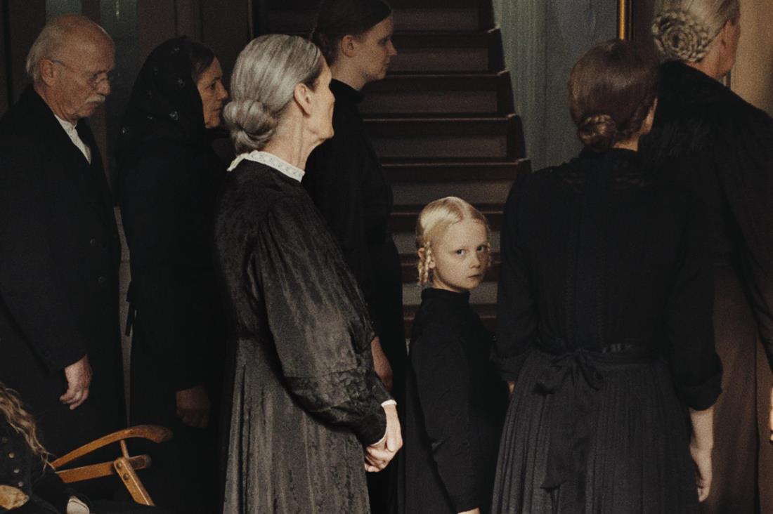 Szene aus dem Film „IN DIE SONNE SCHAUEN”