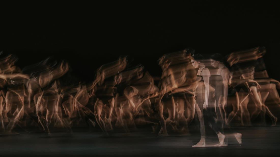 Szene aus dem Film „WOOLF WORKS (ROYAL BALLET & OPERA 2025/26)”