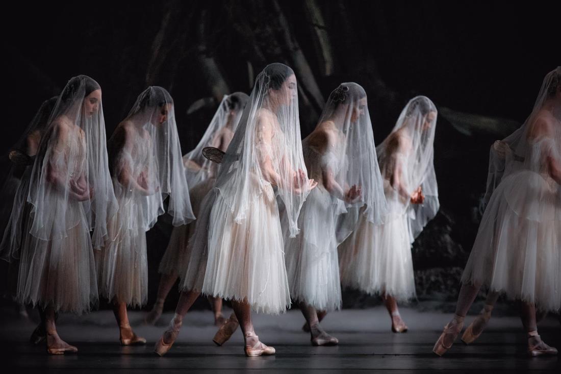 Szene aus dem Film „GISELLE - ADAM (ROYAL BALLET & OPERA 2025/26)”