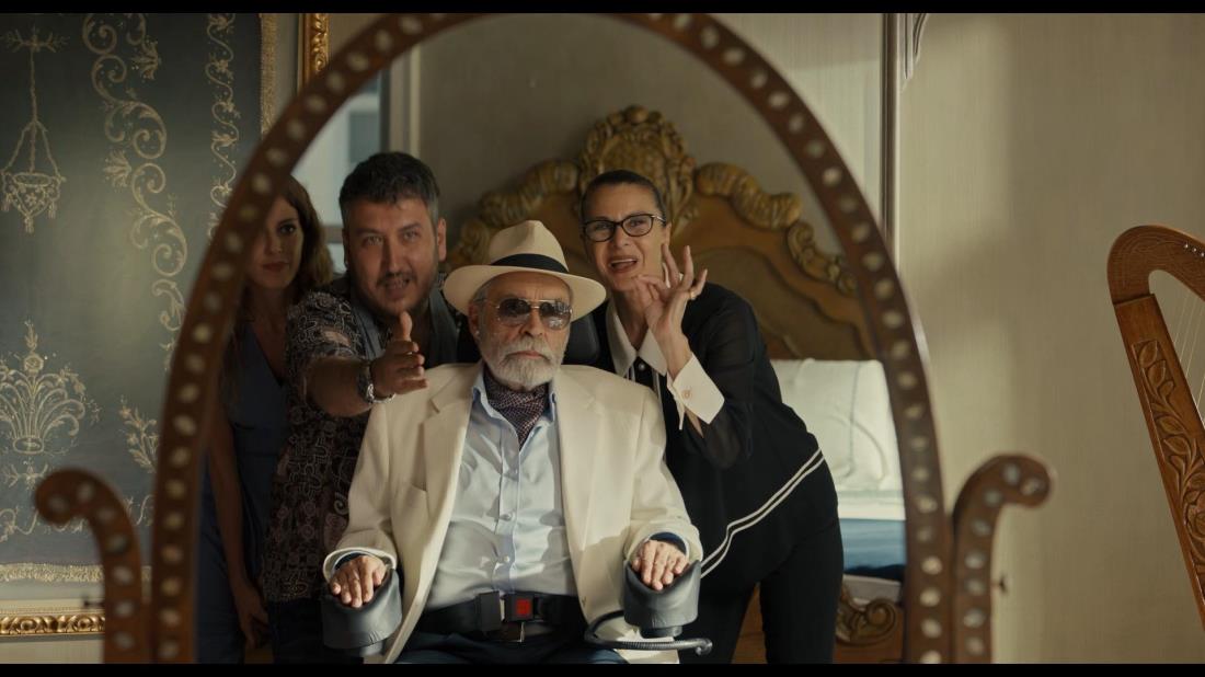 Szene aus dem Film „SOYUT DISAVURUMCU BIR DOSTLUGUN ANATOMISI VEYAHUT YAN YANA”