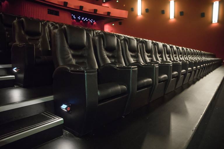 VIP-Sitze: extra breite Kinositze aus Leder | CinemaxX.de